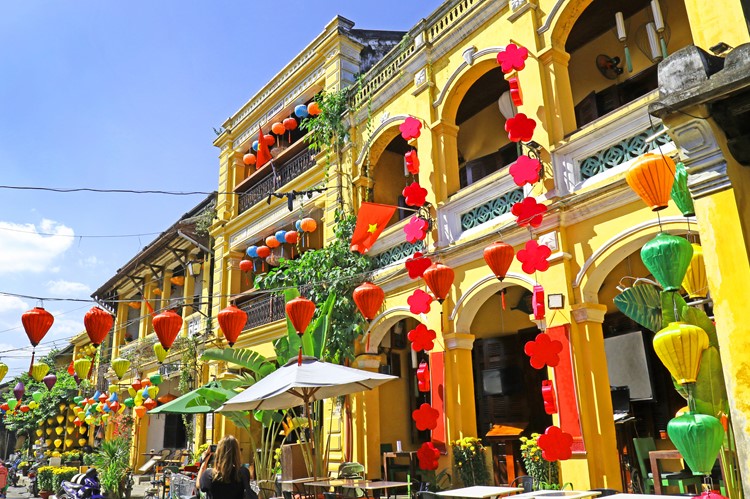 De vrolijke straten van Hoi An, Vietnam